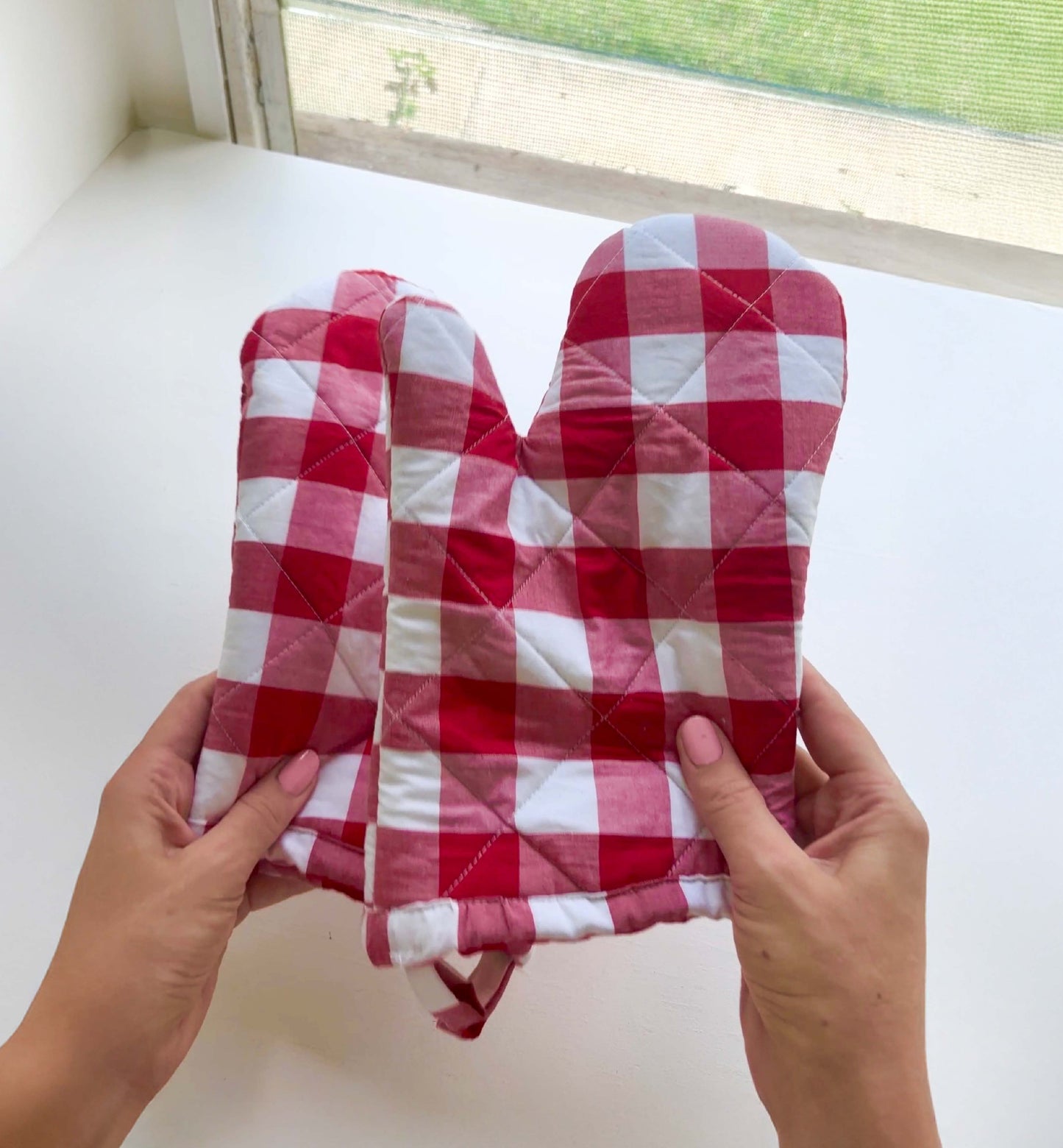 Helping Hand Quilted Oven Mitt Digital Sewing Pattern